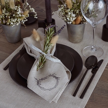 Wild Collection Natural Wreath Linen Table Runner