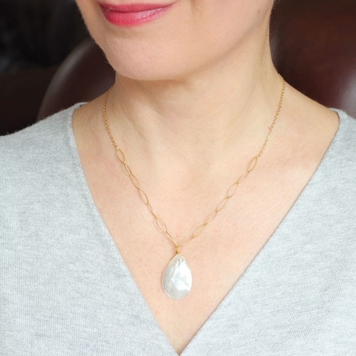 Mother of Pearl Gold Necklace