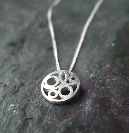 Dainty Flow pendant