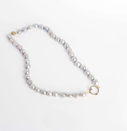 Sapphire in gold and pearls necklace