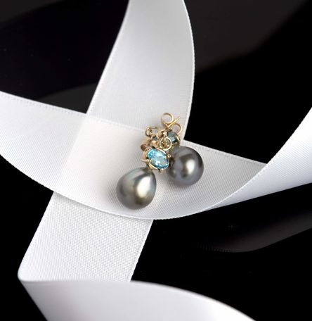 Tahitian pearls and blue topaz gold earrings
