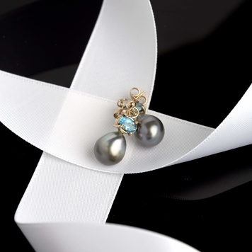 Tahitian pearls and blue topaz gold earrings