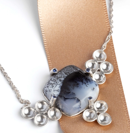 Dendritic agate and blue sapphires necklace Dendritic agate and blue sapphires necklace