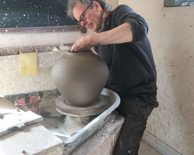 Marcus O Mahony Ceramics Throwing on the wheel