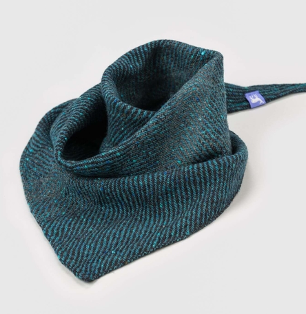 Tonnta glas- Green waves triangle scarf