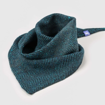 Tonnta glas- Green waves triangle scarf