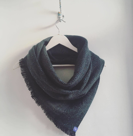 Tonnta glas- Green waves triangle scarf